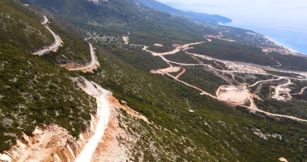 Vijojne punimet ne aksin Palase-Dhermi, vazhdim i tunelit te Llogarase
